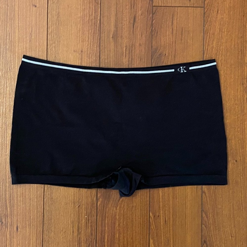 Calvin Klein Booty shorts - Medium
